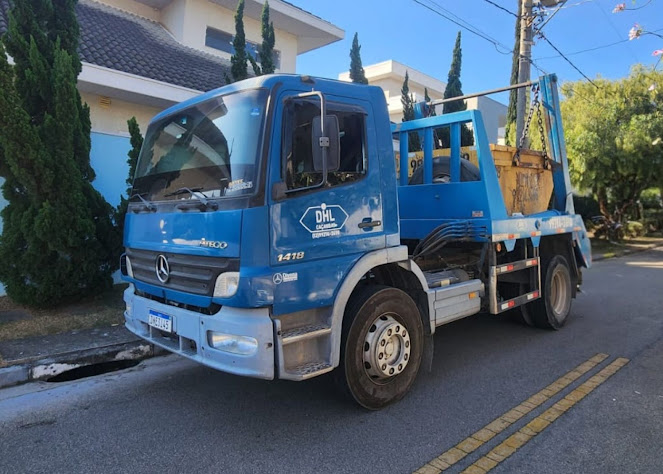 Caminhão DHL Caçambas